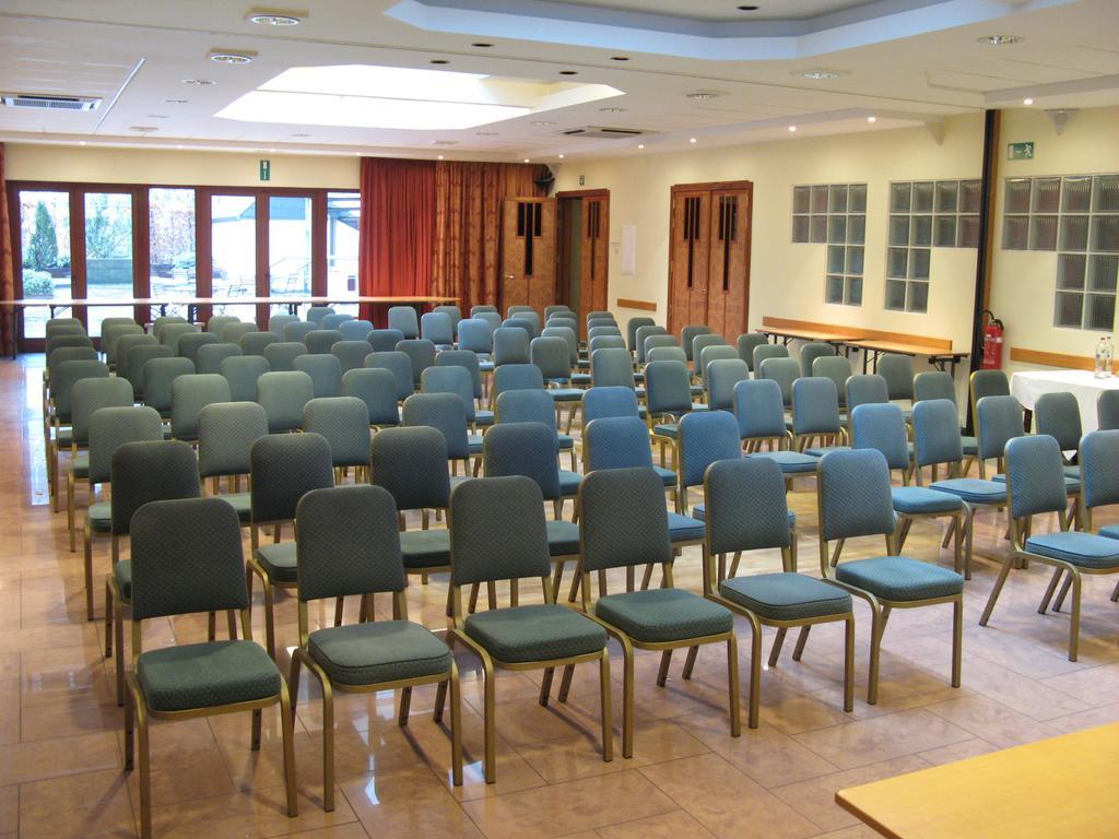 Hotel Best Western County House Saint-Gilles Екстериор снимка