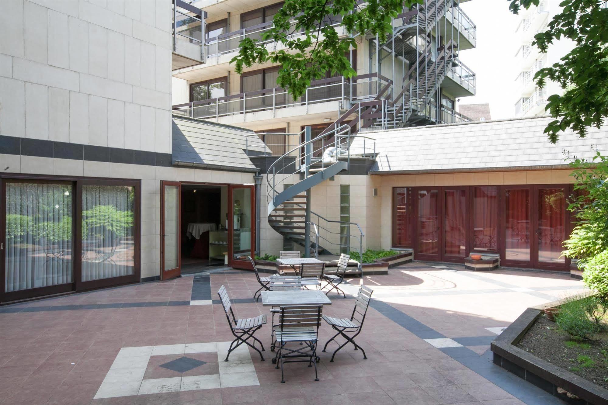Hotel Best Western County House Saint-Gilles Екстериор снимка