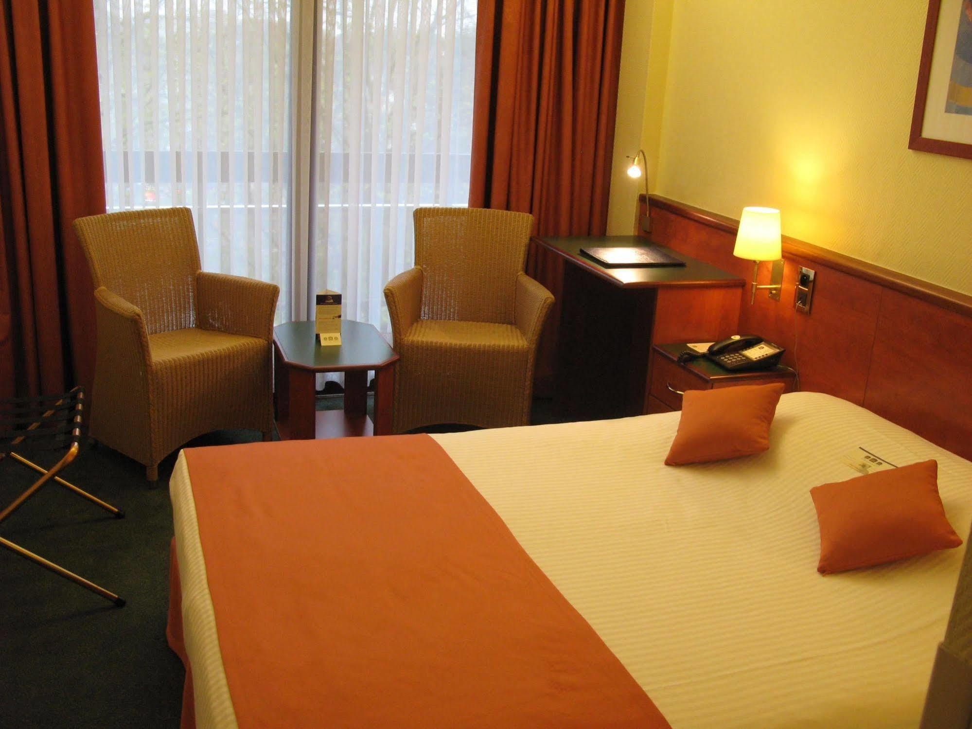 Hotel Best Western County House Saint-Gilles Екстериор снимка