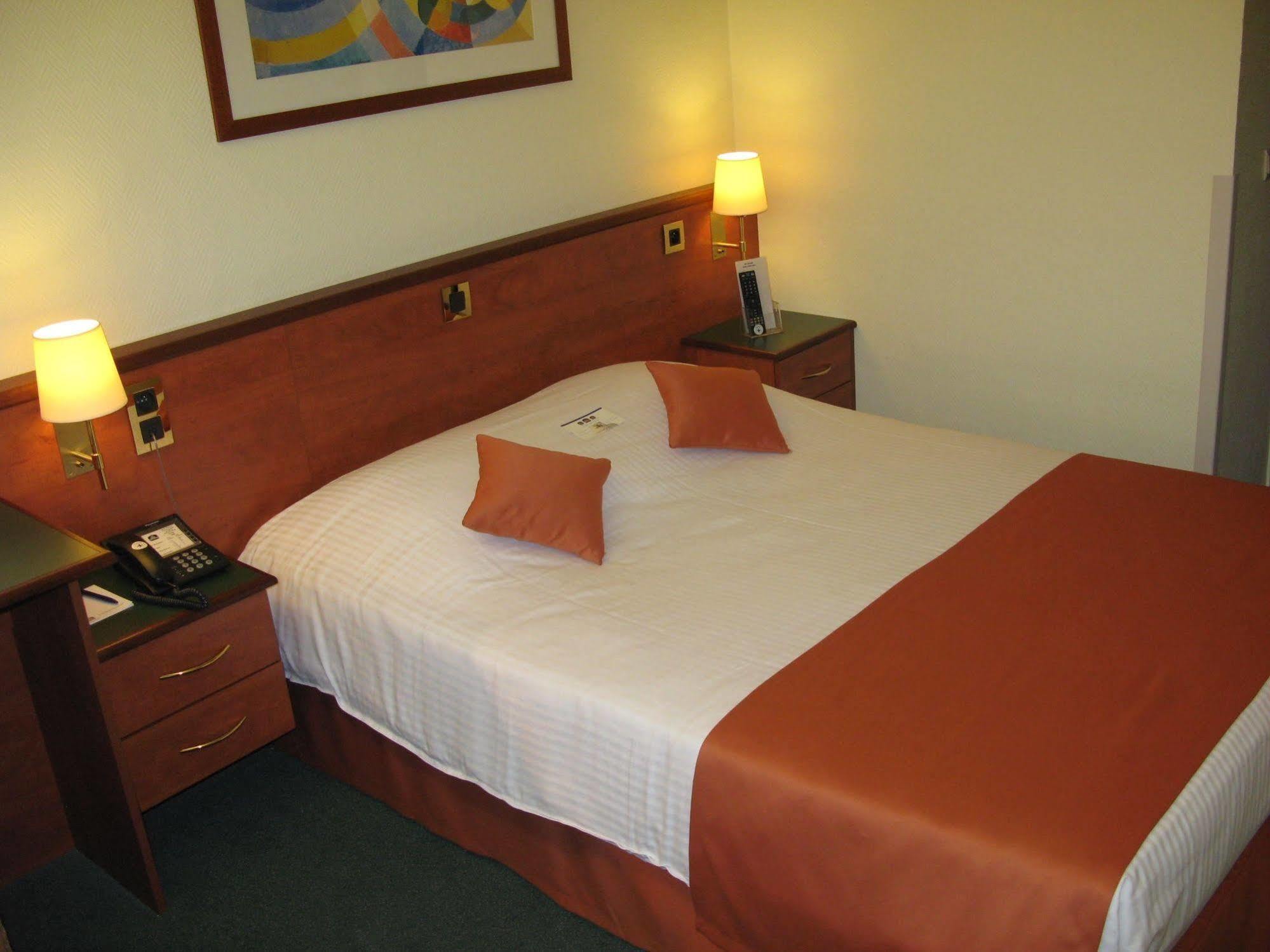 Hotel Best Western County House Saint-Gilles Екстериор снимка