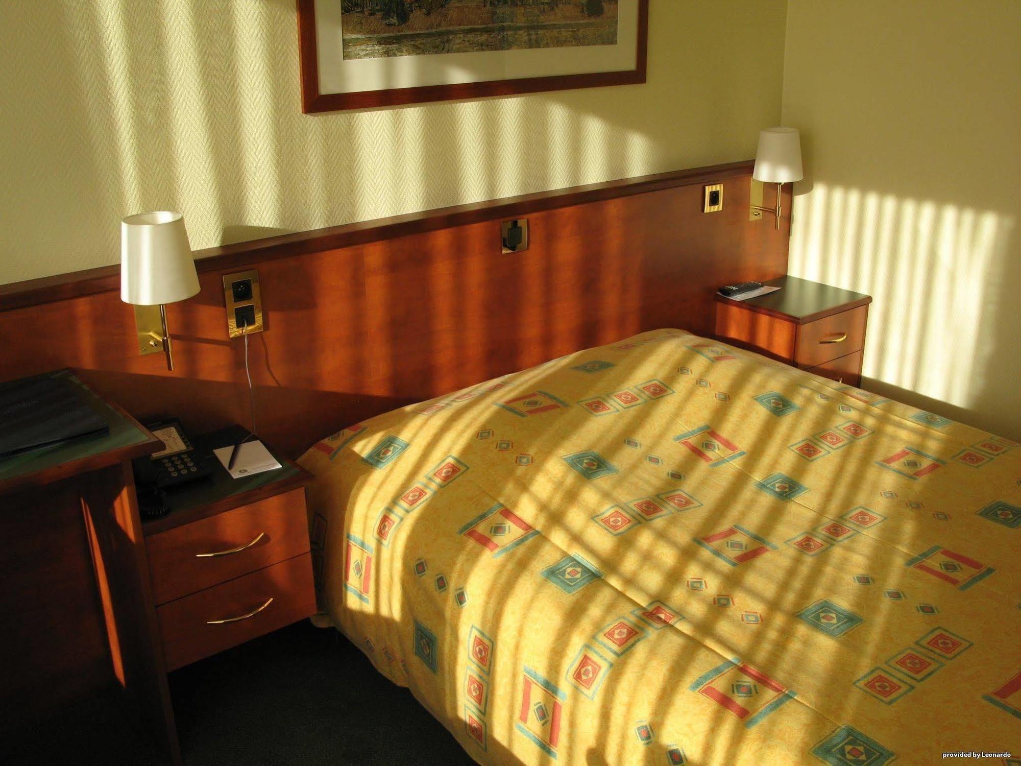 Hotel Best Western County House Saint-Gilles Екстериор снимка