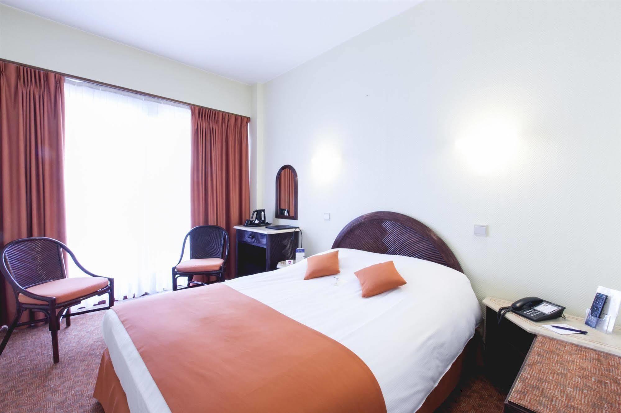 Hotel Best Western County House Saint-Gilles Екстериор снимка