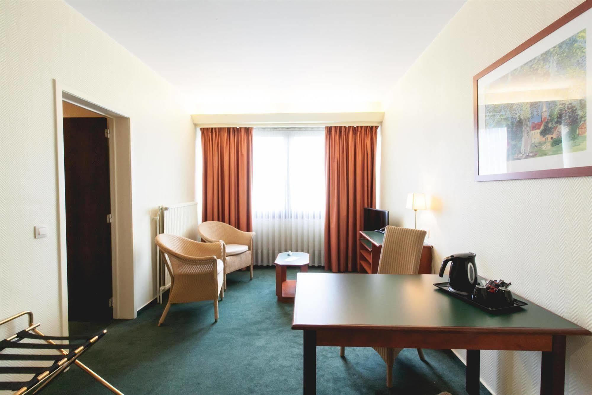 Hotel Best Western County House Saint-Gilles Екстериор снимка