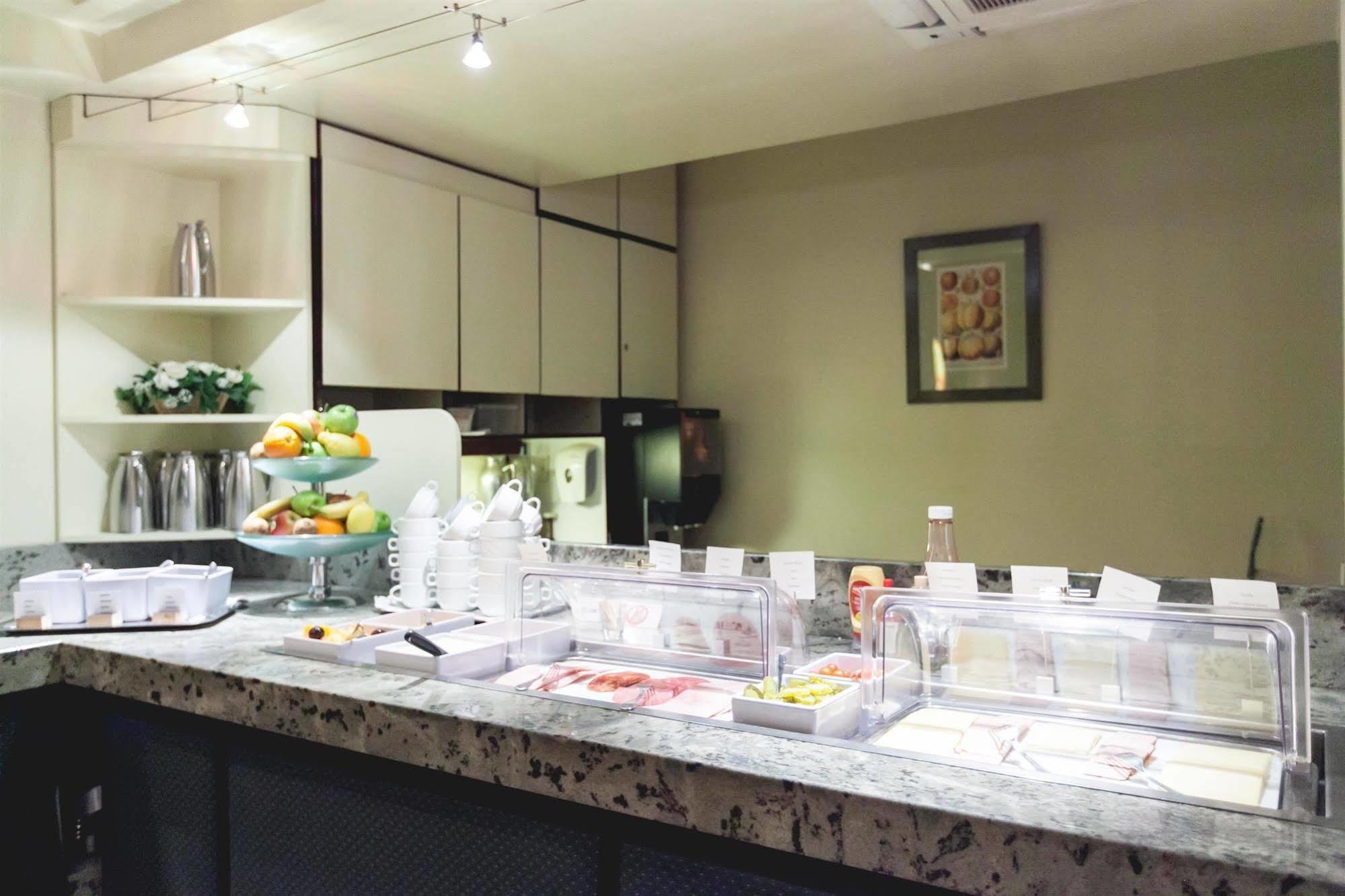 Hotel Best Western County House Saint-Gilles Екстериор снимка
