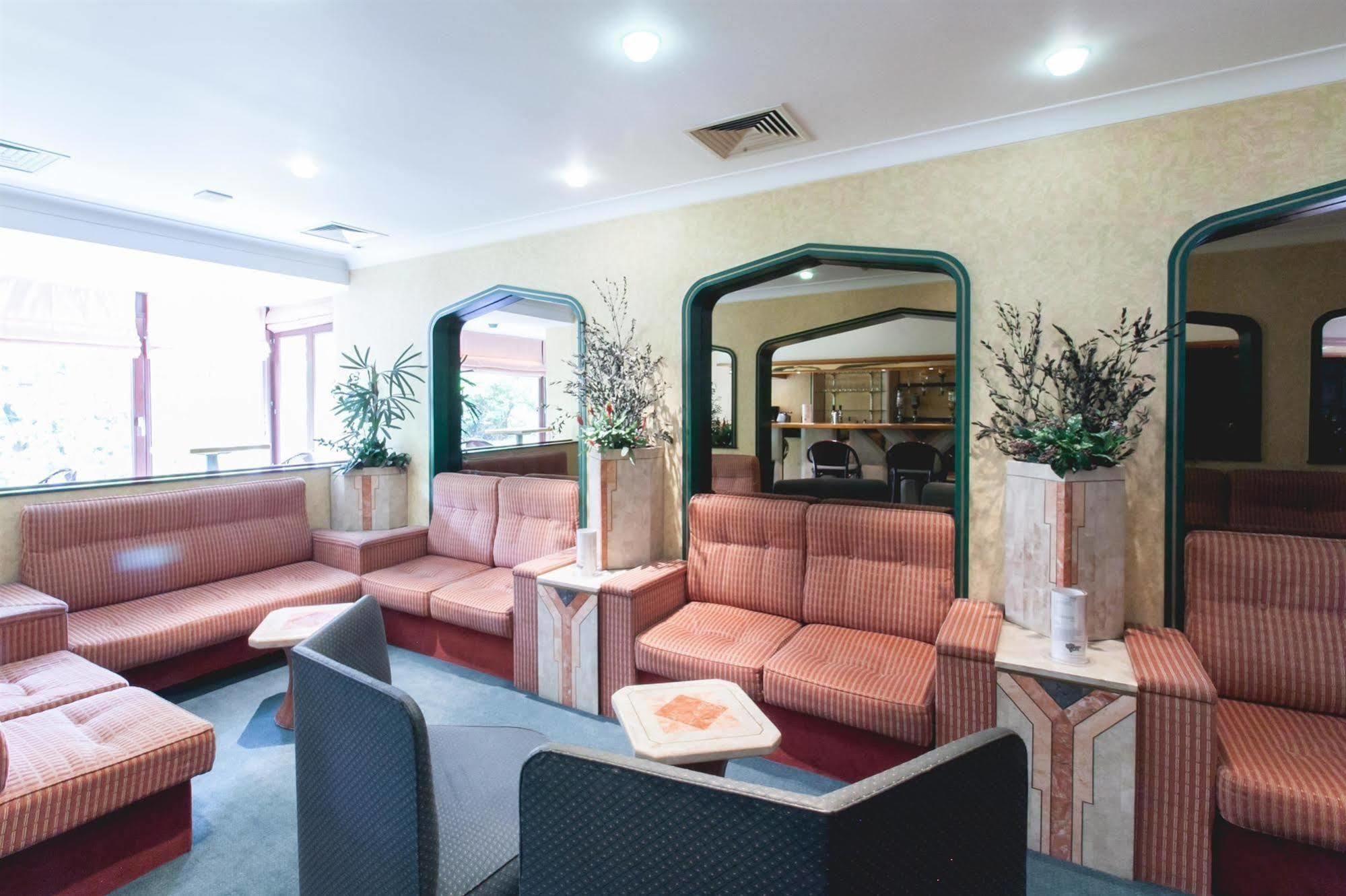 Hotel Best Western County House Saint-Gilles Екстериор снимка